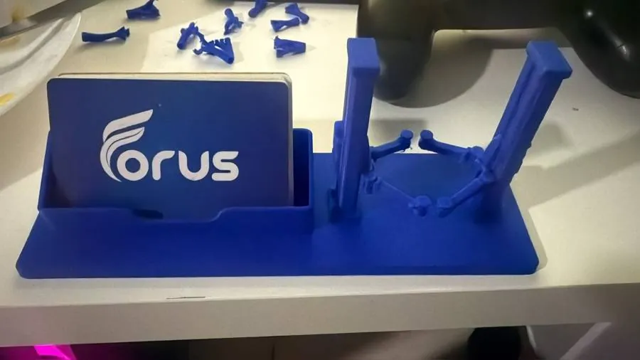Soporte de escritorio con tarjetero para una empresa